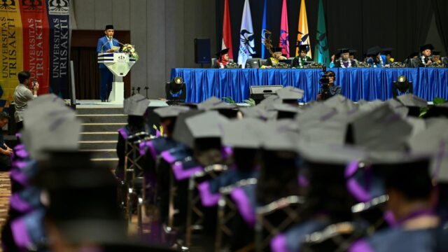 Anwar Hafid di Wisuda Trisakti