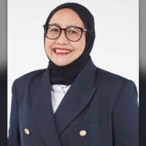 Nanik Deyang Mundur