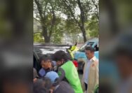 Mentan Amran Tolong Korban Kecelakaan