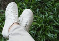 Merawat Sepatu Putih