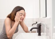 dampak cuci muka terlalu sering