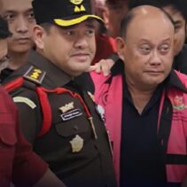 Dadan Hindayana disidang